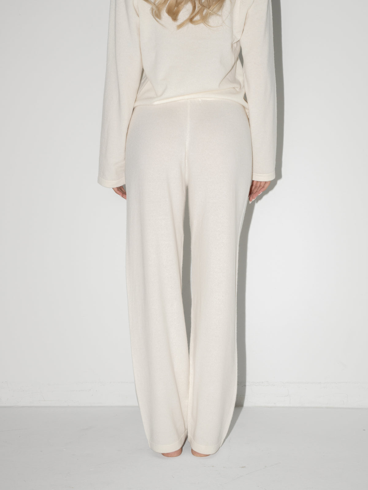 Ivory cashmere Essential Lounge Pant, detail view